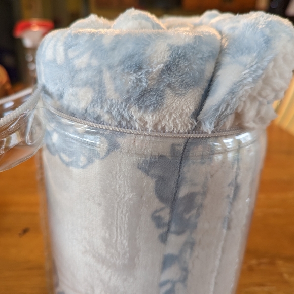 CIELO Velvet Berber Throw - Picture 5 of 7